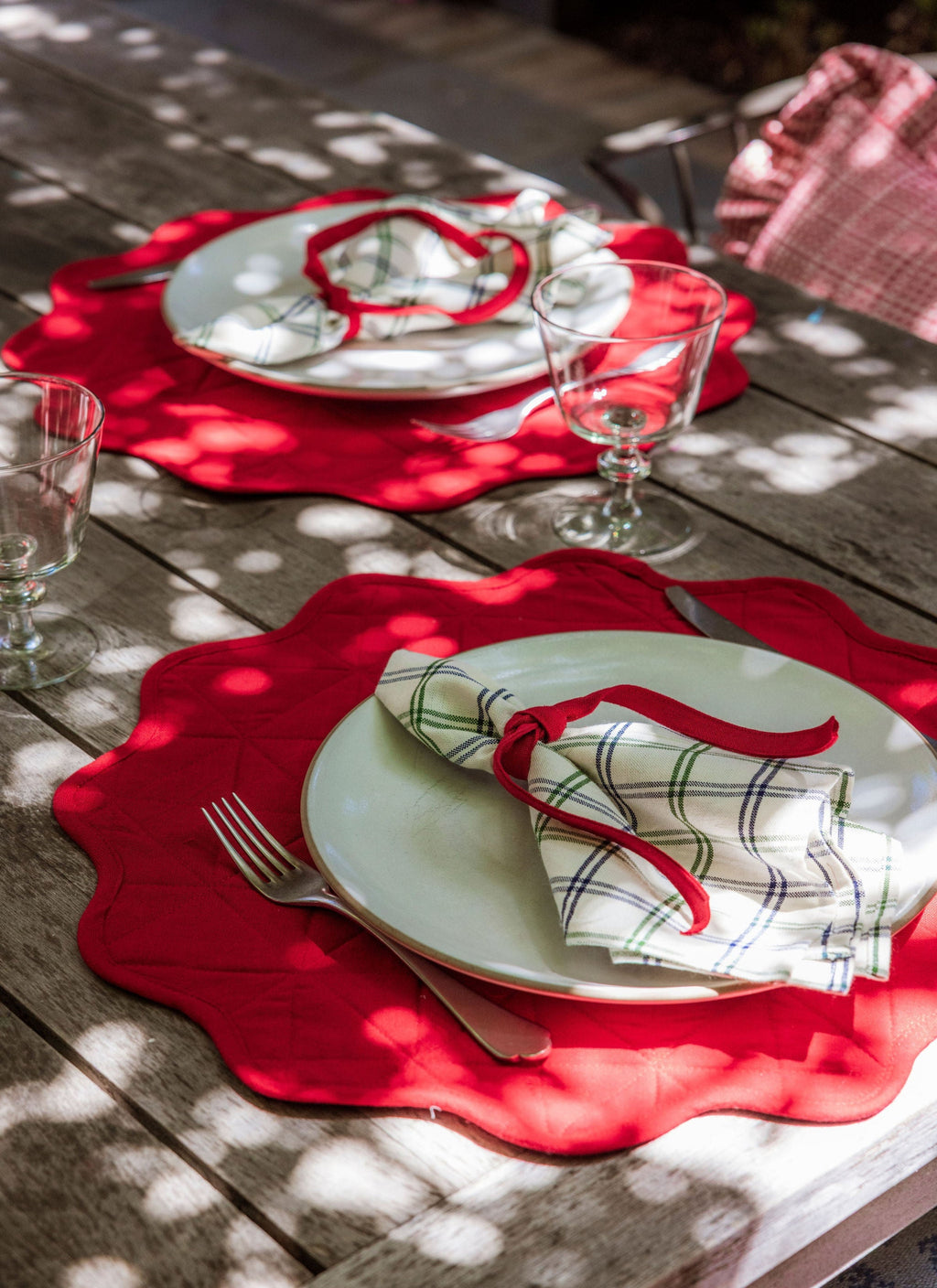 SOLID - Red Quilted Scallop Edge Placemat